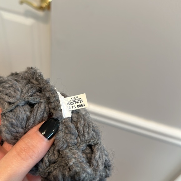 American Eagle Outfitters Infinity Scarf - Picture 6 of 6